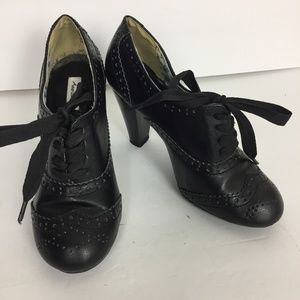 American Eagle Vintage Style Black Oxfords